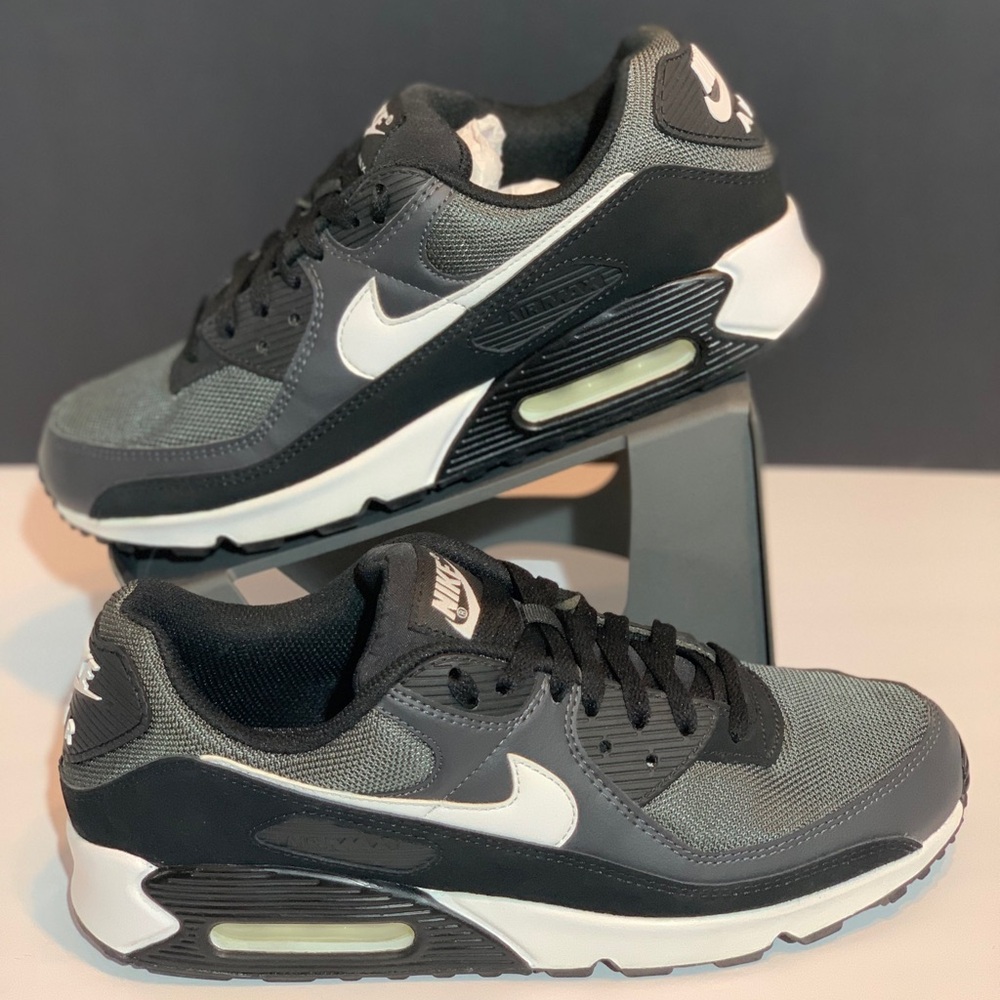 Nike Dual-Tone Black and Gray Sneakers no 11 Excellent condition .